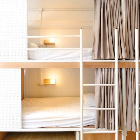 Simple To Sleep Hostel Бангкок Екстер'єр фото